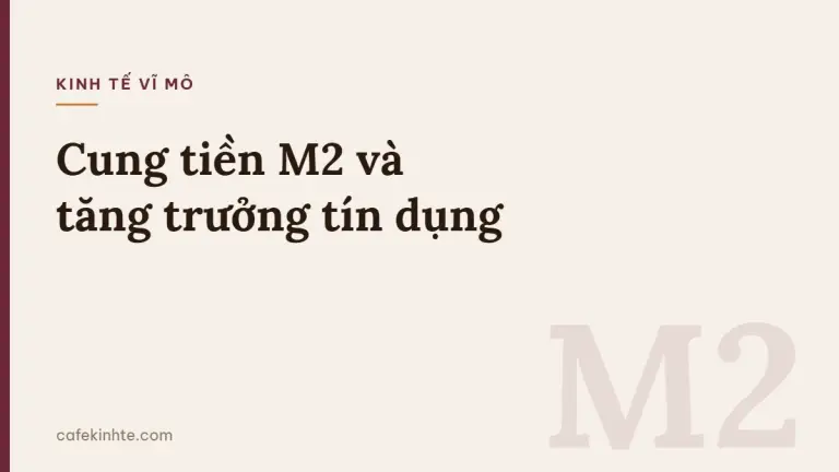 Ảnh minh họa kiểu editorial nền kem, sọc đỏ rượu bên trái, tiêu đề Cung tiền M2 và tăng trưởng tín dụng, chữ M2 chìm lớn ở góc dưới phải