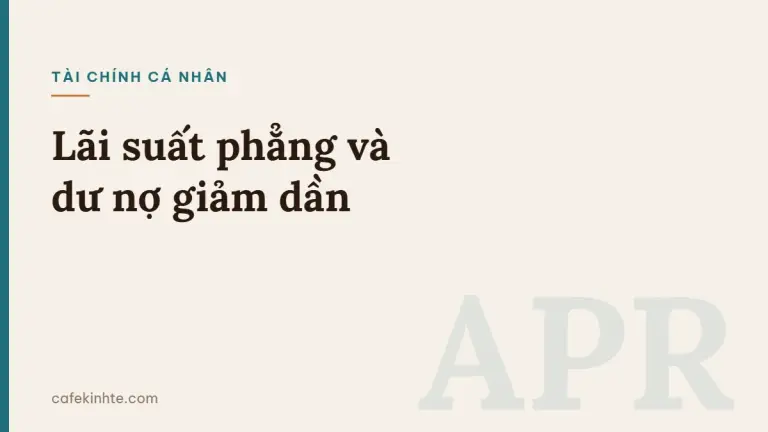 Ảnh minh họa nền kem với nhãn Tài chính cá nhân, tiêu đề Lãi suất phẳng và dư nợ giảm dần, chữ APR mờ cỡ lớn ở góc dưới phải